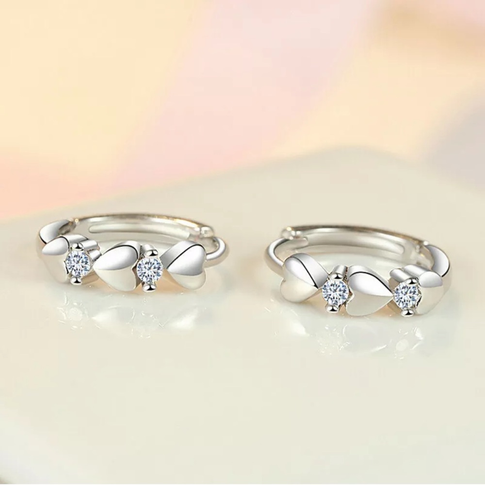 Elegant Heart 925Silver Hoop Earring WhiteSapphire - Picture 3 of 6